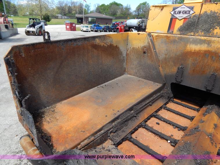 image for item H3442 2000 Blaw-Knox PF5510 crawler asphalt paver