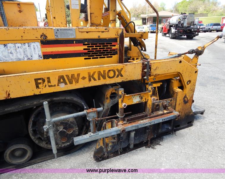 image for item H3442 2000 Blaw-Knox PF5510 crawler asphalt paver
