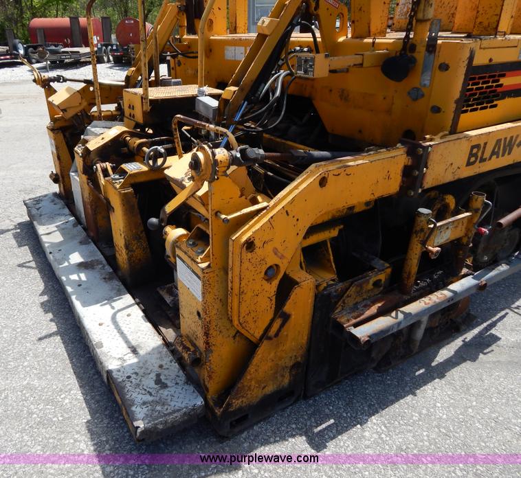 image for item H3442 2000 Blaw-Knox PF5510 crawler asphalt paver