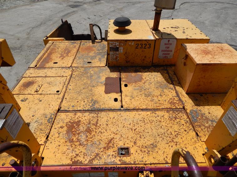 image for item H3442 2000 Blaw-Knox PF5510 crawler asphalt paver