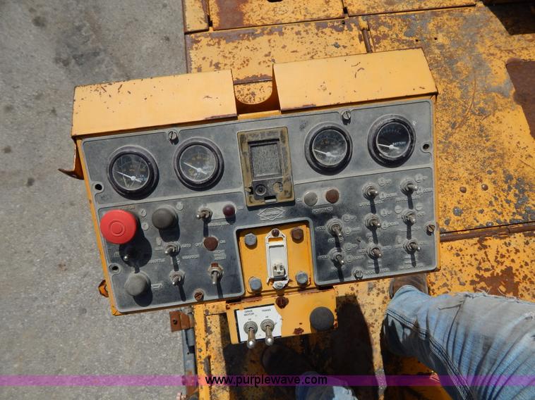 image for item H3442 2000 Blaw-Knox PF5510 crawler asphalt paver