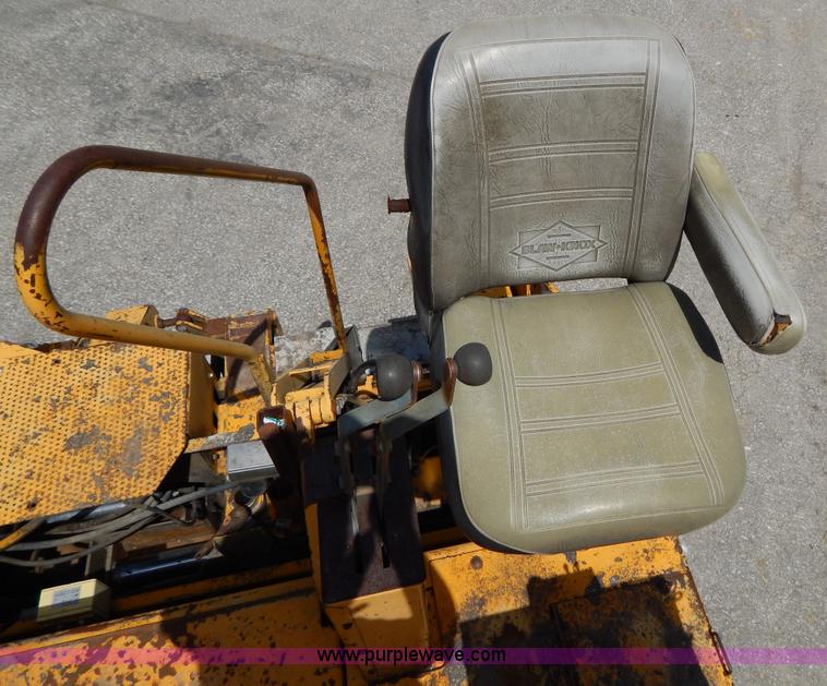 image for item H3442 2000 Blaw-Knox PF5510 crawler asphalt paver
