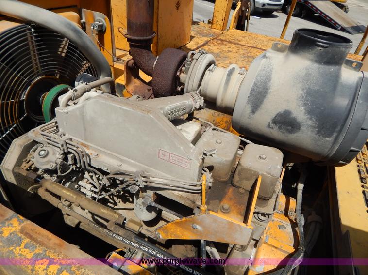 image for item H3442 2000 Blaw-Knox PF5510 crawler asphalt paver