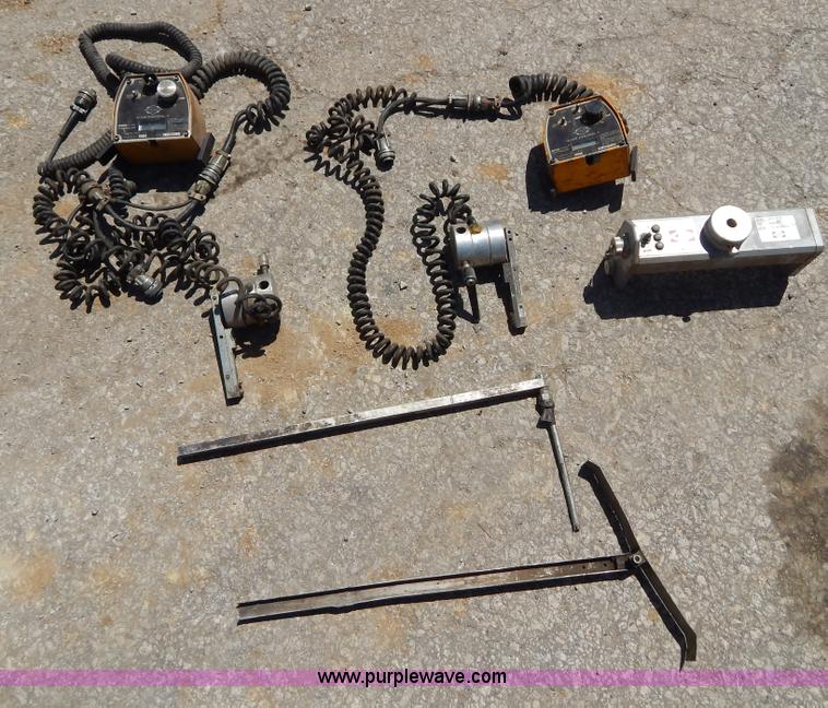 image for item H3442 2000 Blaw-Knox PF5510 crawler asphalt paver