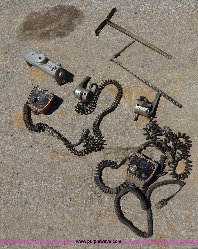 image for item H3442 2000 Blaw-Knox PF5510 crawler asphalt paver