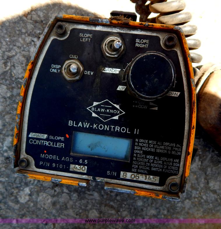 image for item H3442 2000 Blaw-Knox PF5510 crawler asphalt paver