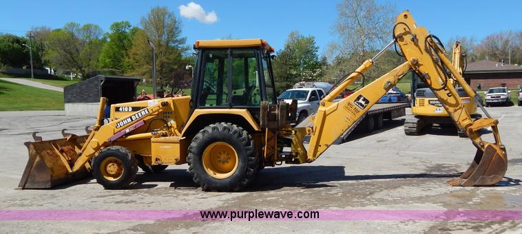 image for item H3444 1995 John Deere 410D backhoe