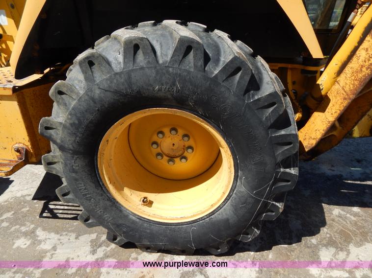 image for item H3444 1995 John Deere 410D backhoe