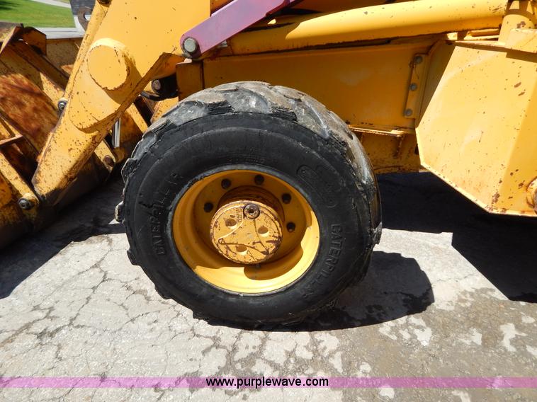 image for item H3444 1995 John Deere 410D backhoe