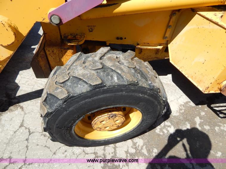 image for item H3444 1995 John Deere 410D backhoe