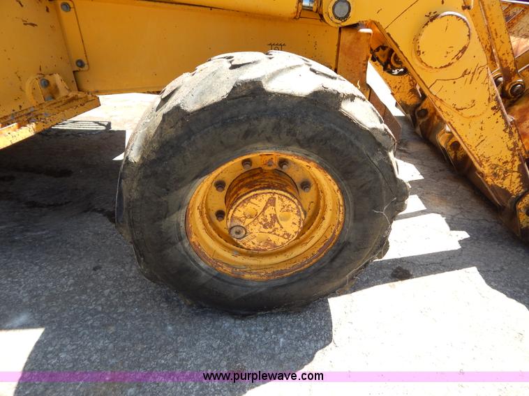 image for item H3444 1995 John Deere 410D backhoe