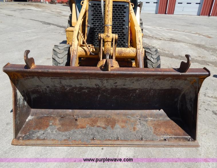 image for item H3444 1995 John Deere 410D backhoe