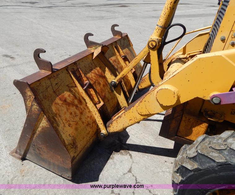 image for item H3444 1995 John Deere 410D backhoe