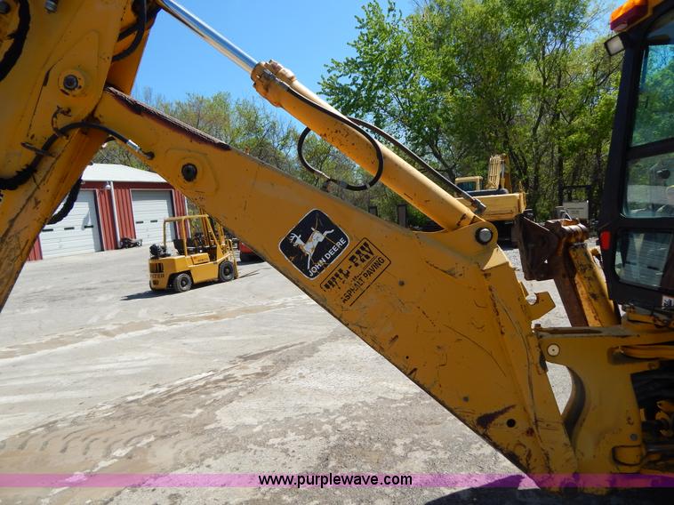 image for item H3444 1995 John Deere 410D backhoe