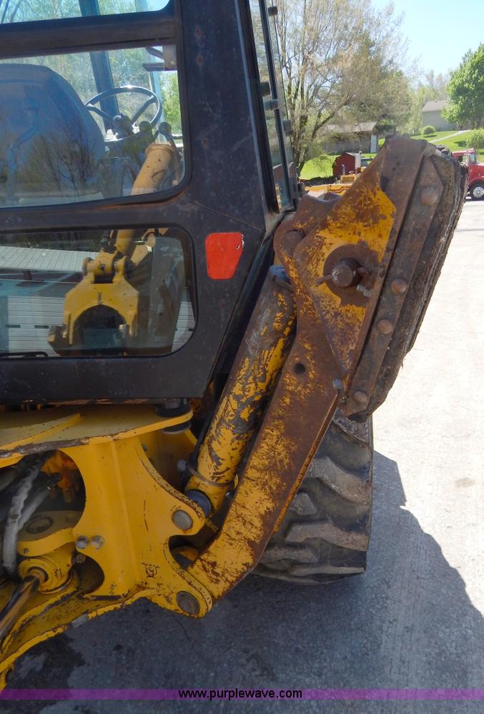 image for item H3444 1995 John Deere 410D backhoe