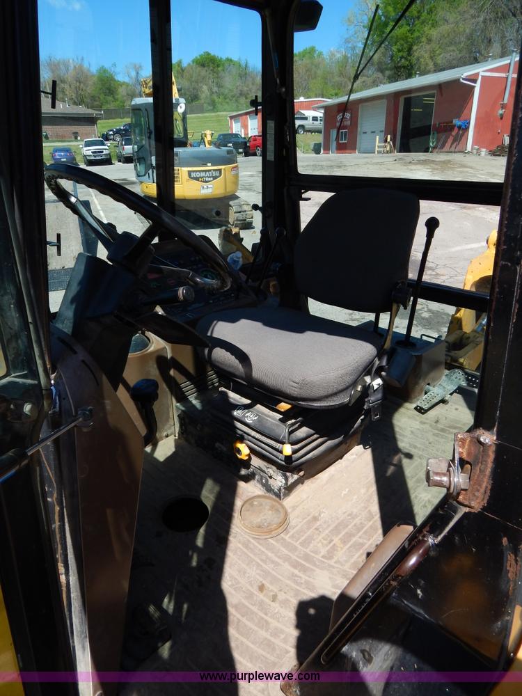 image for item H3444 1995 John Deere 410D backhoe