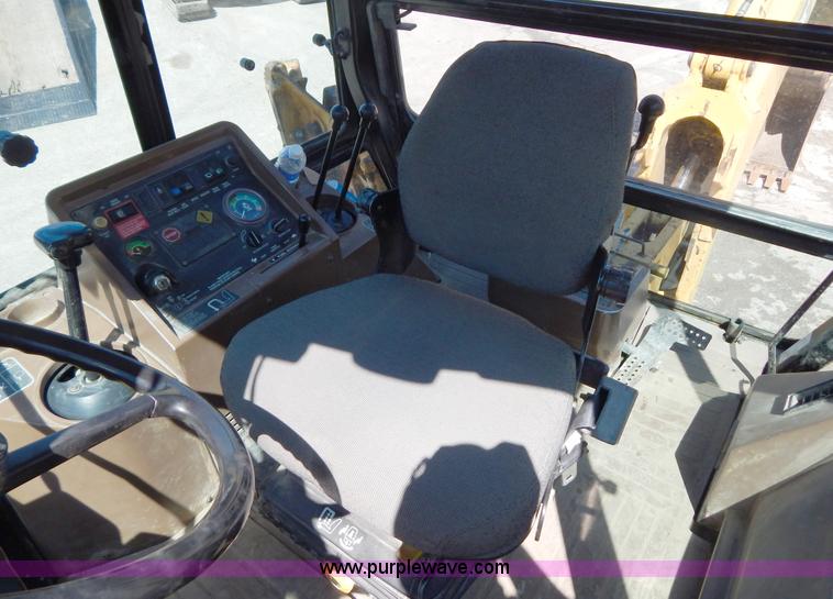 image for item H3444 1995 John Deere 410D backhoe