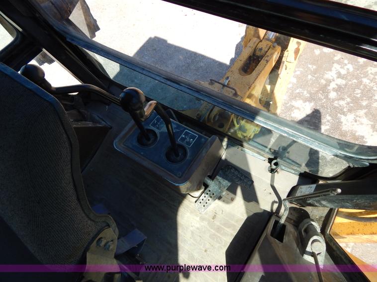 image for item H3444 1995 John Deere 410D backhoe