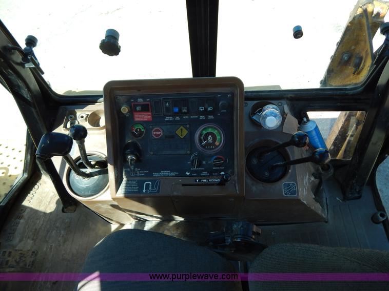 image for item H3444 1995 John Deere 410D backhoe