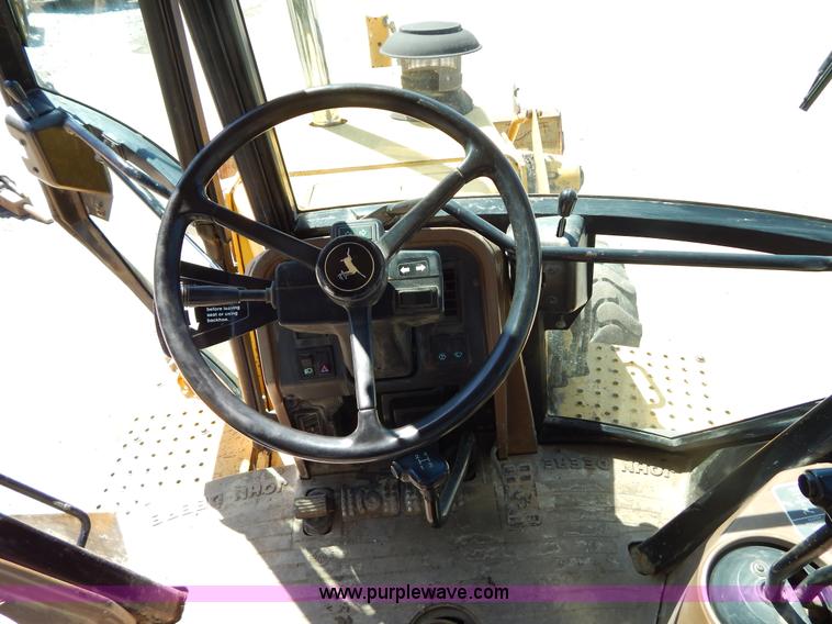 image for item H3444 1995 John Deere 410D backhoe