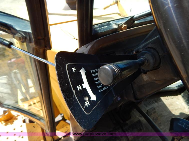 image for item H3444 1995 John Deere 410D backhoe