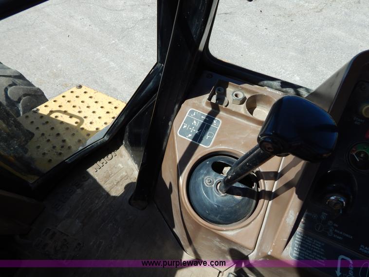 image for item H3444 1995 John Deere 410D backhoe