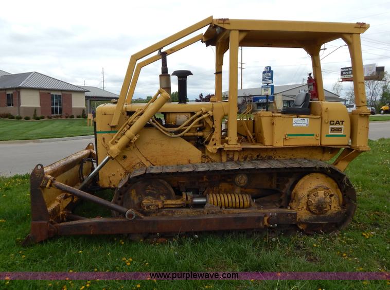image for item H3445 1973 Caterpillar D4D dozer