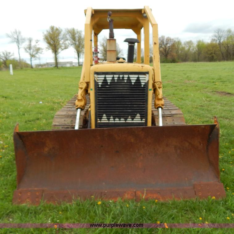 image for item H3445 1973 Caterpillar D4D dozer