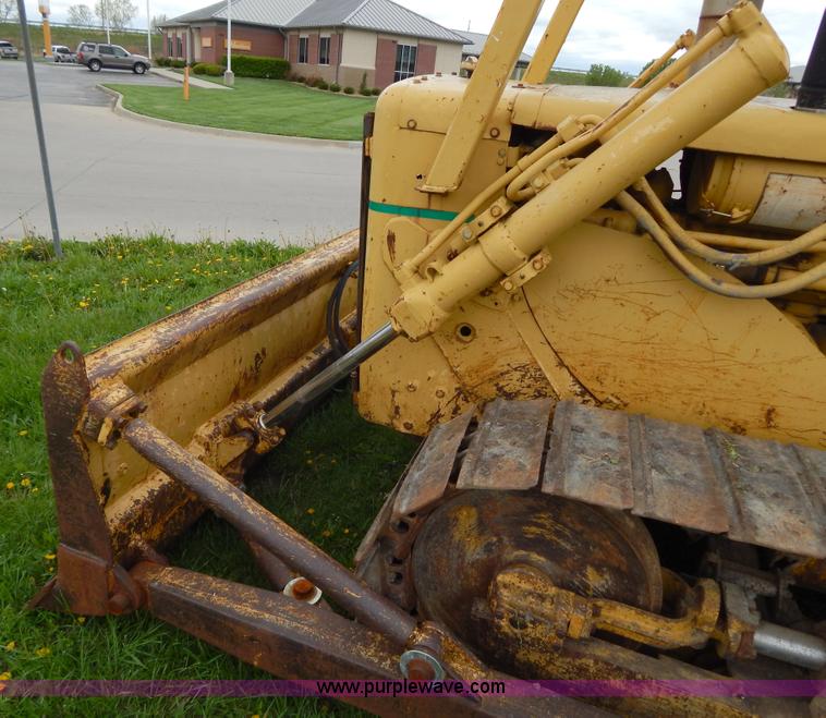 image for item H3445 1973 Caterpillar D4D dozer