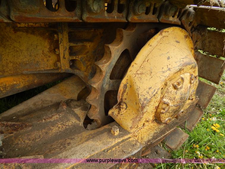 image for item H3445 1973 Caterpillar D4D dozer