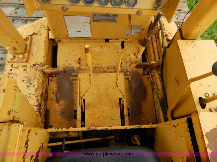 image for item H3445 1973 Caterpillar D4D dozer