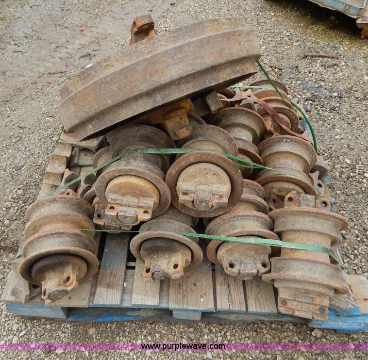 image for item H3446 Assorted Caterpillar 963 parts