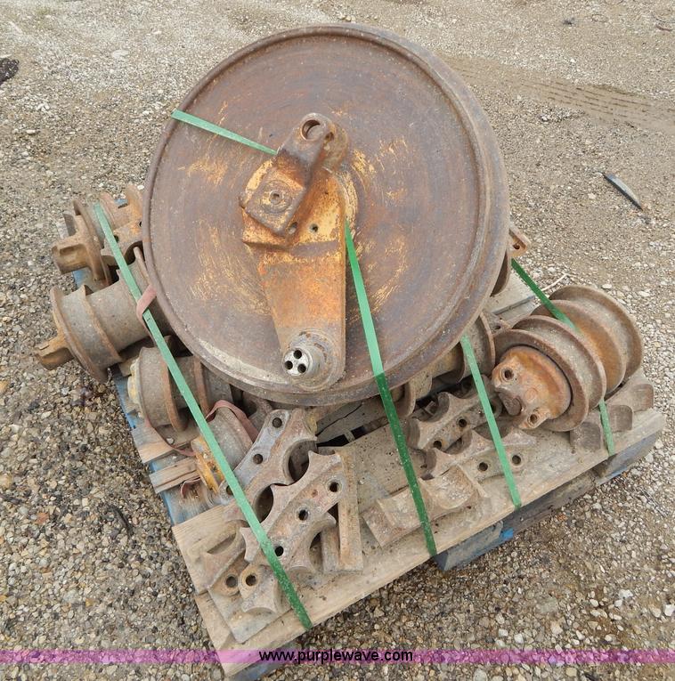 image for item H3446 Assorted Caterpillar 963 parts