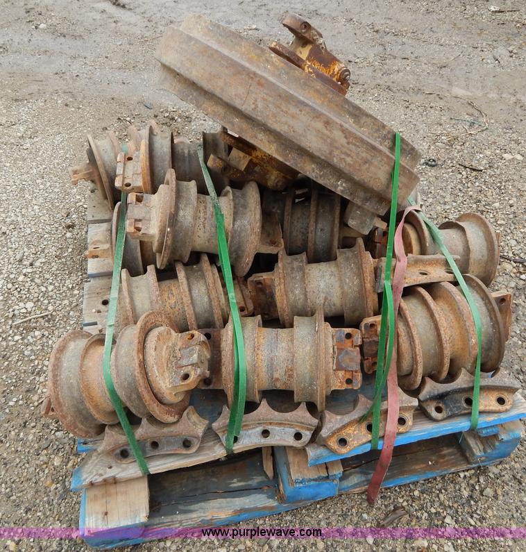 image for item H3446 Assorted Caterpillar 963 parts