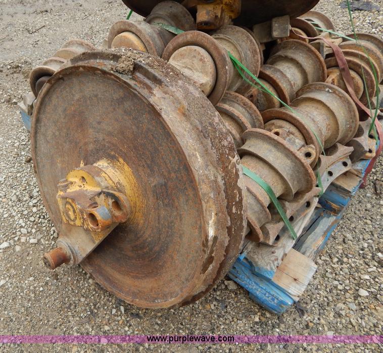 image for item H3446 Assorted Caterpillar 963 parts