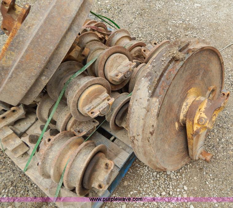 image for item H3446 Assorted Caterpillar 963 parts