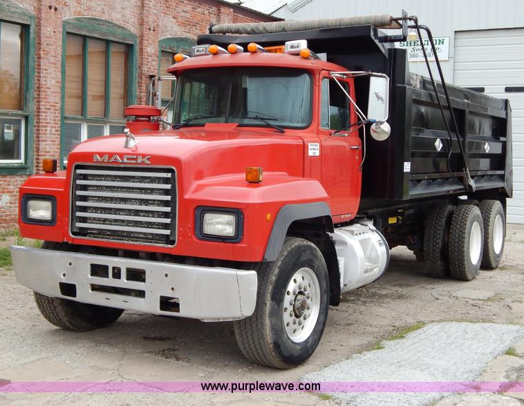 image for item H3448 1997 Mack RD688S dump truck