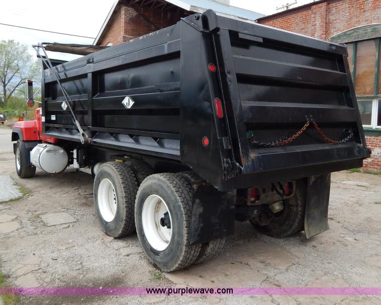 image for item H3448 1997 Mack RD688S dump truck
