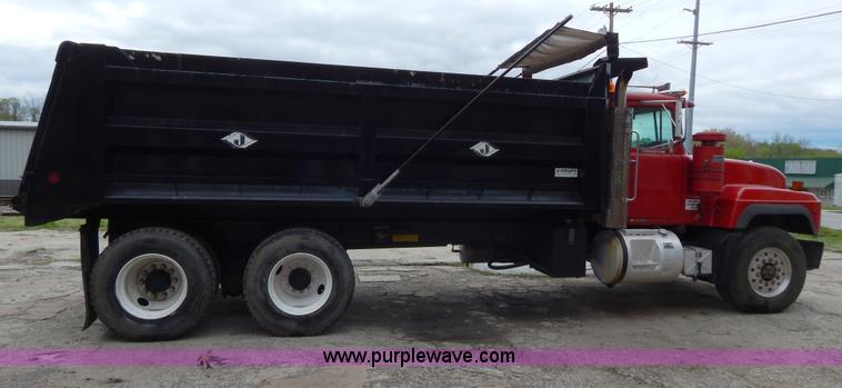 image for item H3448 1997 Mack RD688S dump truck
