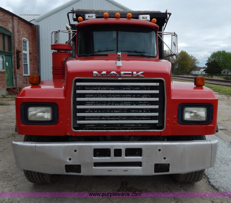 image for item H3448 1997 Mack RD688S dump truck