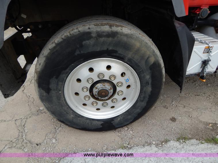 image for item H3448 1997 Mack RD688S dump truck