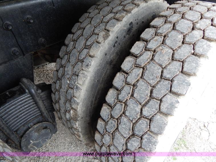 image for item H3448 1997 Mack RD688S dump truck