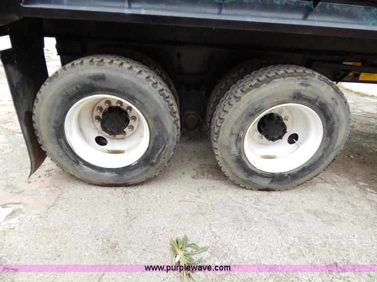 image for item H3448 1997 Mack RD688S dump truck