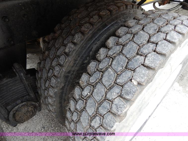 image for item H3448 1997 Mack RD688S dump truck