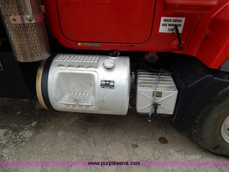 image for item H3448 1997 Mack RD688S dump truck