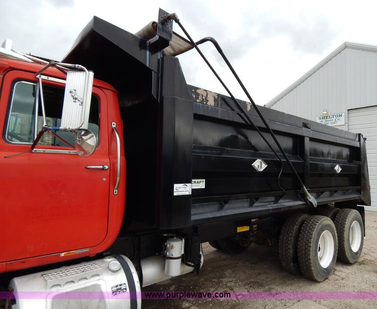 image for item H3448 1997 Mack RD688S dump truck