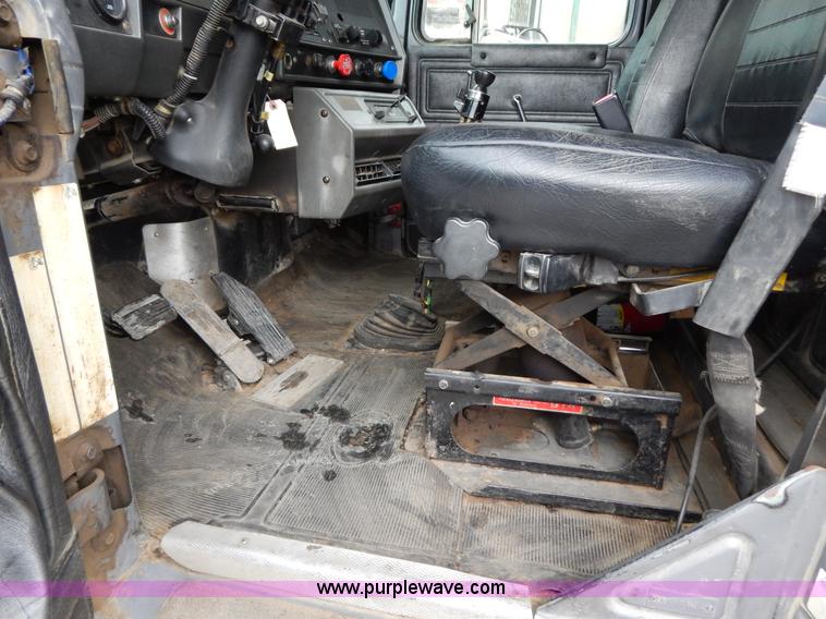 image for item H3448 1997 Mack RD688S dump truck