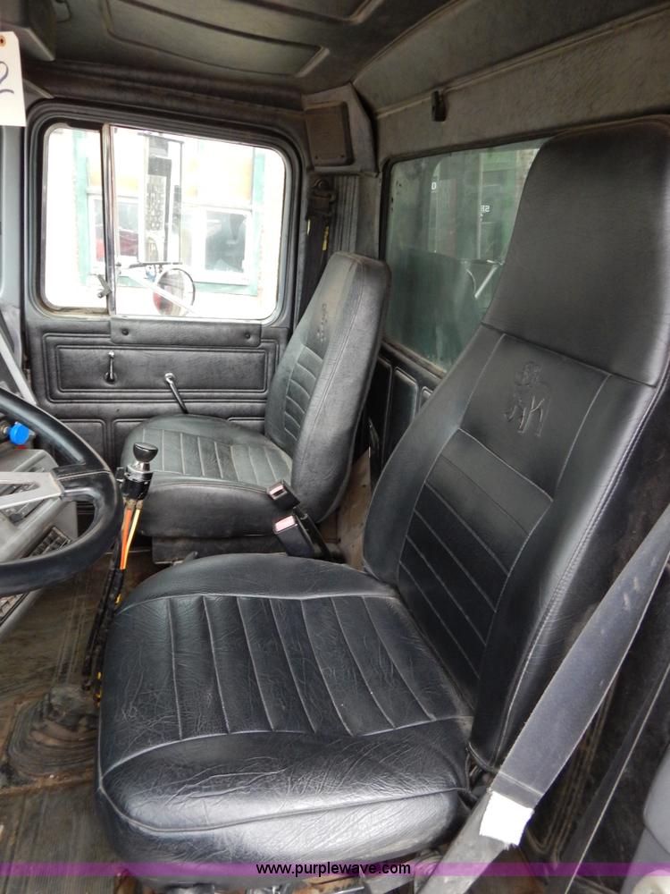 image for item H3448 1997 Mack RD688S dump truck