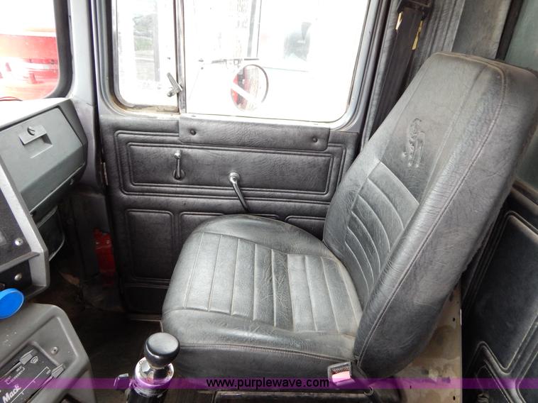 image for item H3448 1997 Mack RD688S dump truck