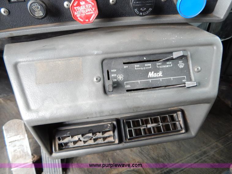 image for item H3448 1997 Mack RD688S dump truck